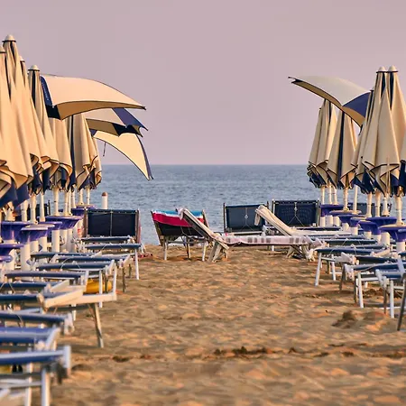 Apartman Bright Close To Ponente Beach - Beahost *